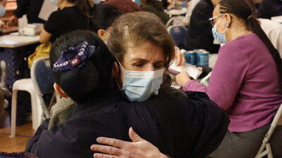 Volunteers listen to the experiences of Eaton Fire survivors attentively, and offer strength at a February 2 wildfire relief distribution at Tzu Chi USA's El Monte Service Center. Photo/Shuli Lo