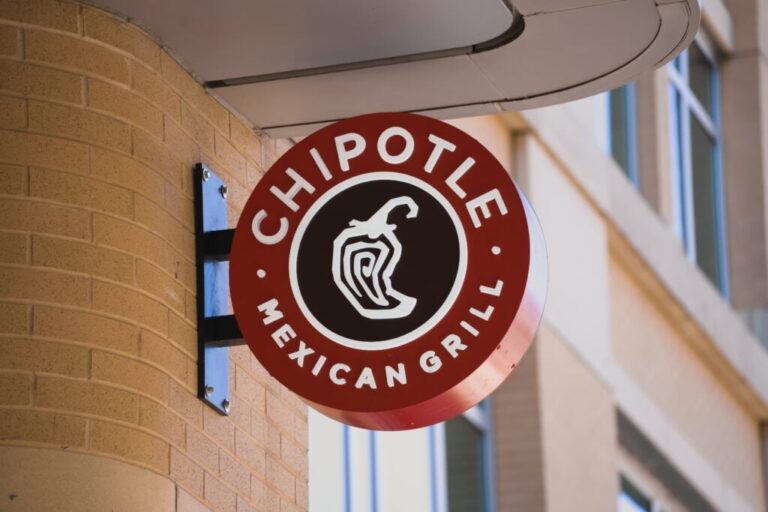 Chipotle Analysts Slash Their Forecasts After Q3 Results – Chipotle Mexican Grill (NYSE:CMG)