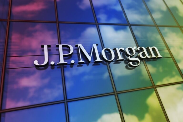 After $175 Million Scam, JPMorgan Battles $115M in Legal Fees: ‘Patently Excessive and Egregious’ – JPMorgan Chase (NYSE:JPM)