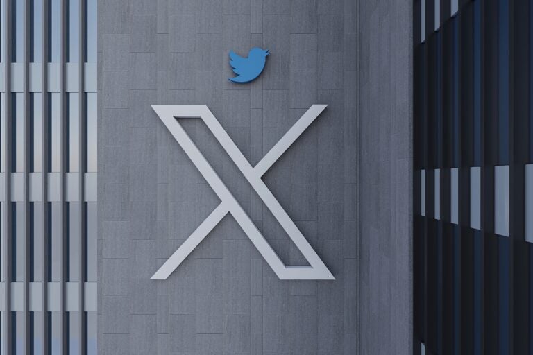 Elon Musk Loses Another Top Executive As X’s Ad Chief Reportedly Quits – Alphabet (NASDAQ:GOOG), Alphabet (NASDAQ:GOOGL)