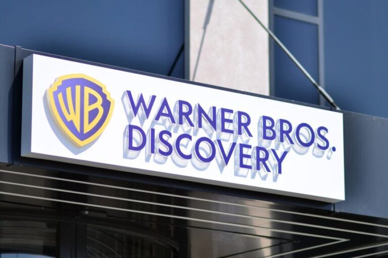 Warner Bros., Ford, General Motors Are Among the Top 10 Large-Cap Gainers Last Week (Oct. 20-Oct. 24): Are the Others in Your Portfolio? – Halliburton (NYSE:HAL), Comfort Systems USA (NYSE:FIX), SanDisk (NASDAQ:SNDK), Carpenter Technology (NYSE:CRS)