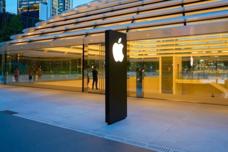 Ross Gerber Urges Apple Leadership Overhaul, Suggests Replacing Siri With Google’s Gemini AI For Future Growth – Apple (NASDAQ:AAPL)