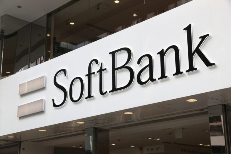 Japan’s SoftBank Shares Dive Nearly 20% This Week As AI Bubble Jitters Rattle Global Tech Stocks – Global X Artificial Intelligence & Technology ETF (NASDAQ:AIQ), ABB (OTC:ABBNY)