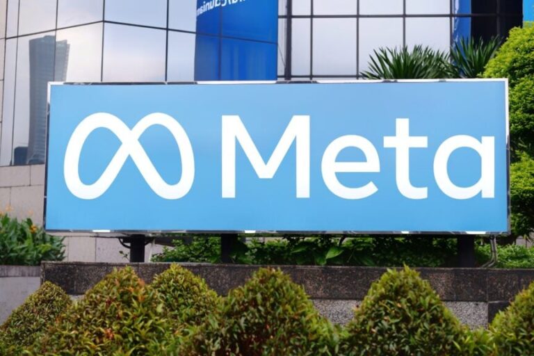 Mark Zuckerberg, Meta Directors Reach $190 Million Settlement Over Cambridge Analytica Scandal – Meta Platforms (NASDAQ:META)