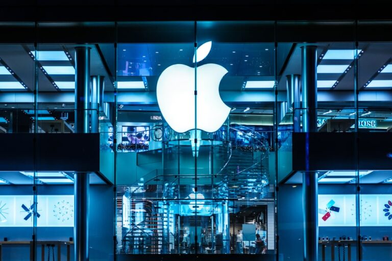 Executive Exodus Hits Apple As Fears Grow Over Possible Chip Chief Departure – ProShares S&P 500 Dynamic Buffer ETF (BATS:FB)