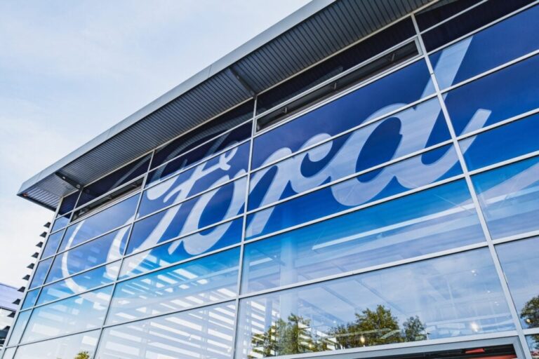 Ford, SK On To End $11.4 Billion Battery Venture Amid EV Rollback, CAFE Relaxations – Ford Motor (NYSE:F)