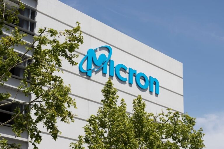 Micron’s Monster 2025 Run Meets Its Biggest Quarter Yet — MU Stock Is Slipping – Micron Technology (NASDAQ:MU)