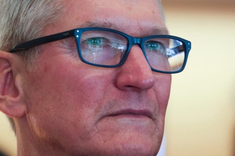 Tim Cook ‘Needs To Go,’ Says Ross Gerber Because Apple Missed The AI Boat: ‘He Hasn’t Done A Thing Really In Years’ – Apple (NASDAQ:AAPL), Alphabet (NASDAQ:GOOG)