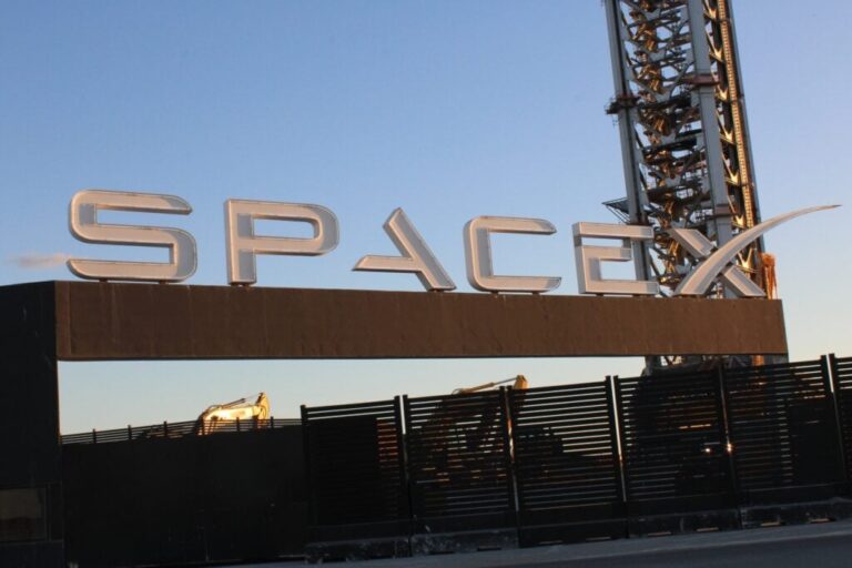 Elon Musk’s SpaceX Wins $739 Million US Space Force Contract – Lockheed Martin (NYSE:LMT), Tesla (NASDAQ:TSLA)