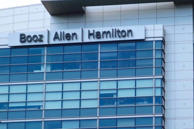 Top Wall Street Forecasters Revamp Booz Allen Hamilton Expectations Ahead Of Q3 Earnings – Booz Allen Hamilton (NYSE:BAH)
