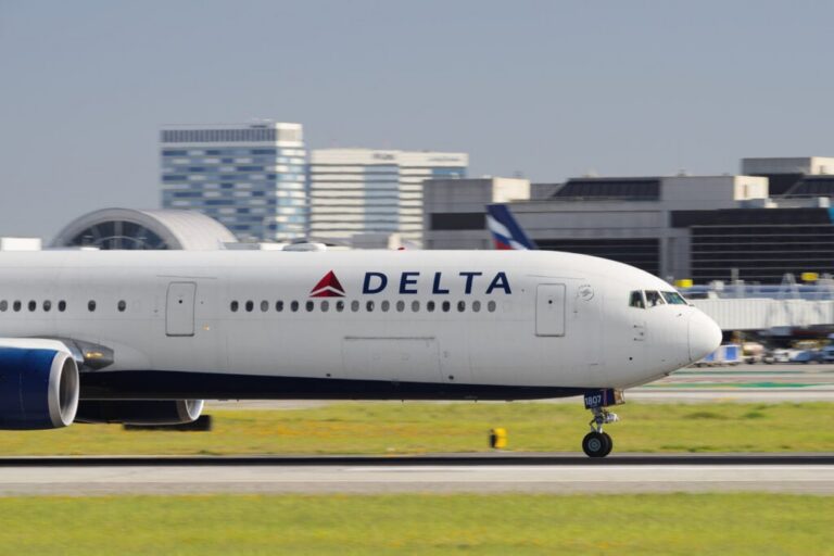 Options Corner: Delta Air Lines Could Catch A Tailwind Despite The Smart Money’s Defensive Posture – Delta Air Lines (NYSE:DAL)