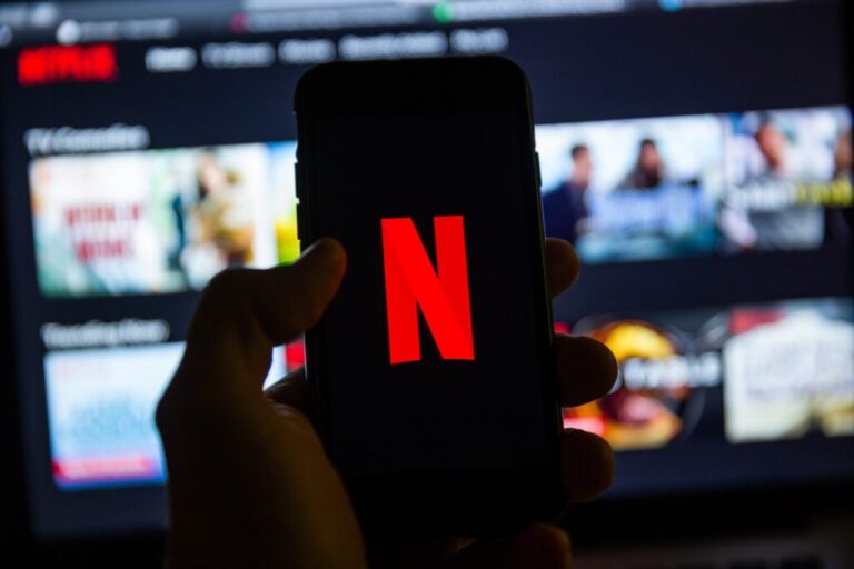 Gary Black Says Netflix Will Emerge As ‘Victor’ In Warner Bros. Takeover Bid, Sees Stock Rebound To $100 Even If Paramount Wins – Netflix (NASDAQ:NFLX), Paramount Skydance (NASDAQ:PSKY)